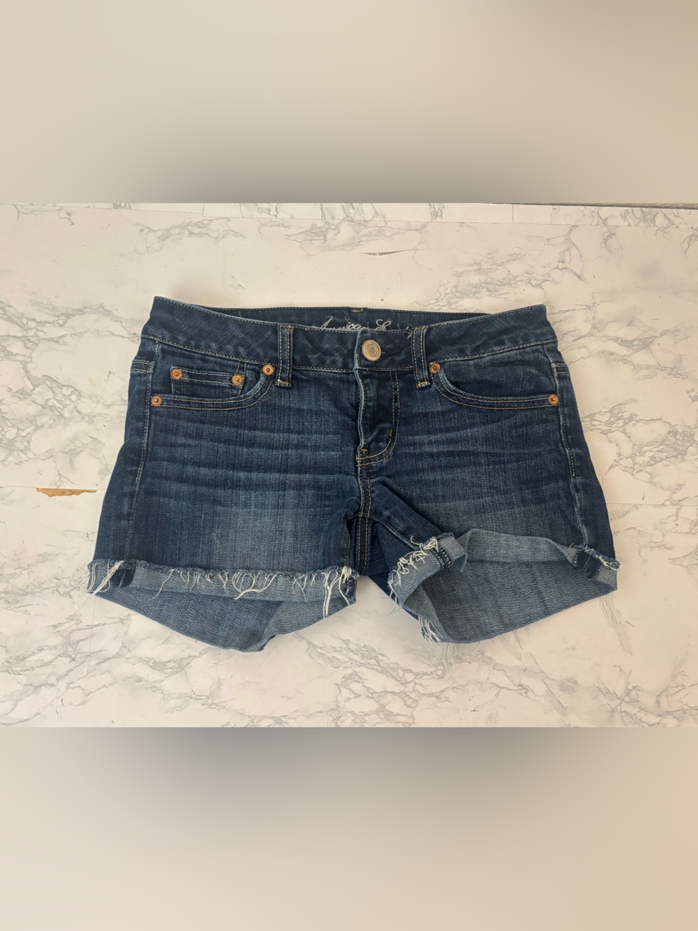 American Eagle Low Rise Shortie Distressed Denim Shorts Women’s Sz 2 Stretch